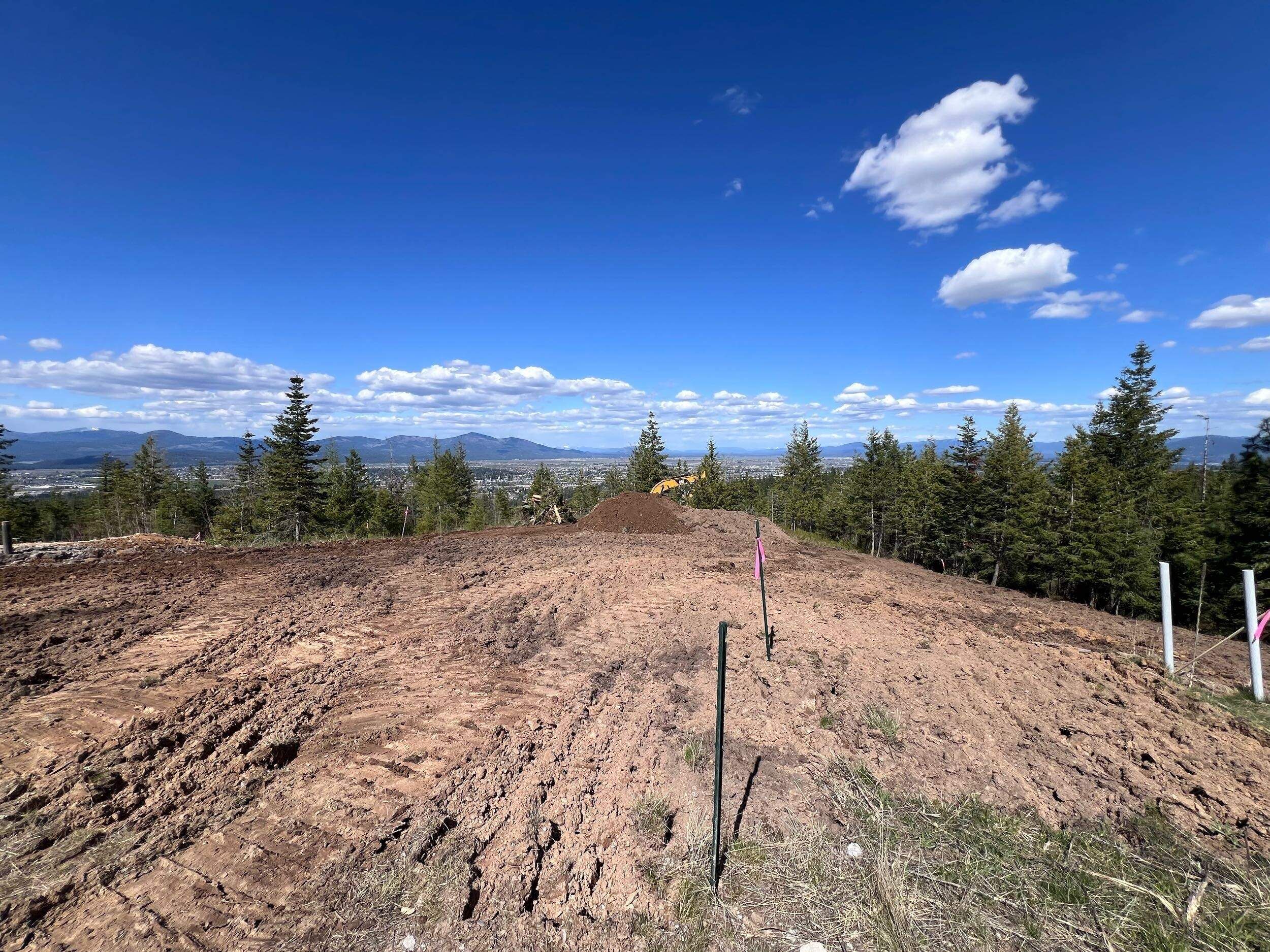The Mountainside Retreat, The site