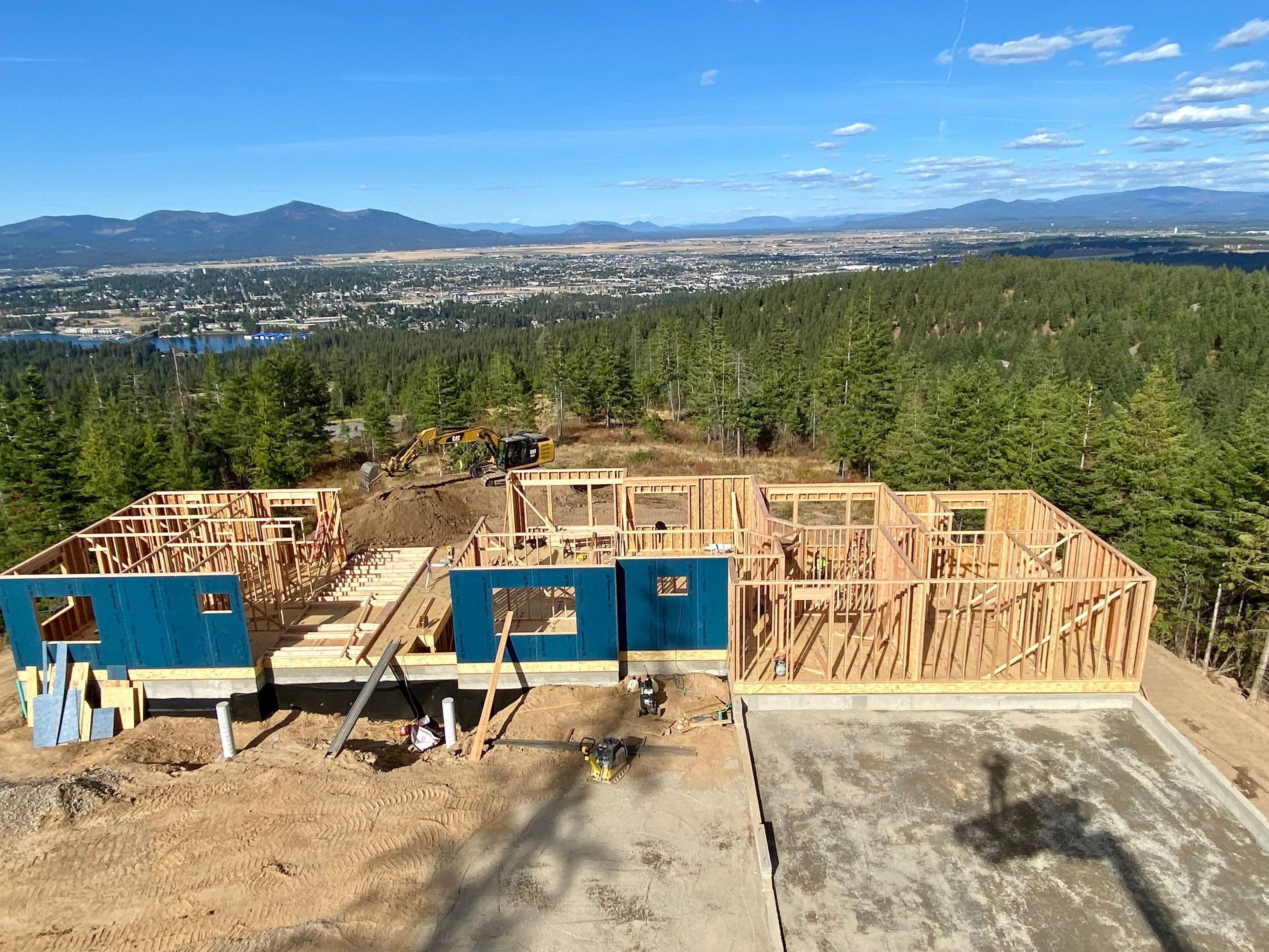 The Mountainside Retreat, Framing