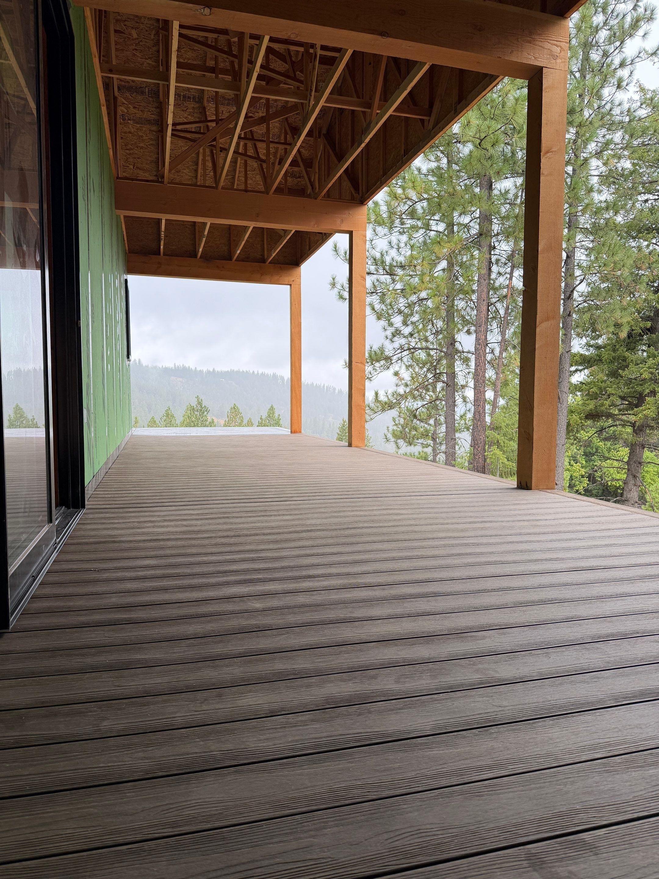 The Tamarack Vista, The deck