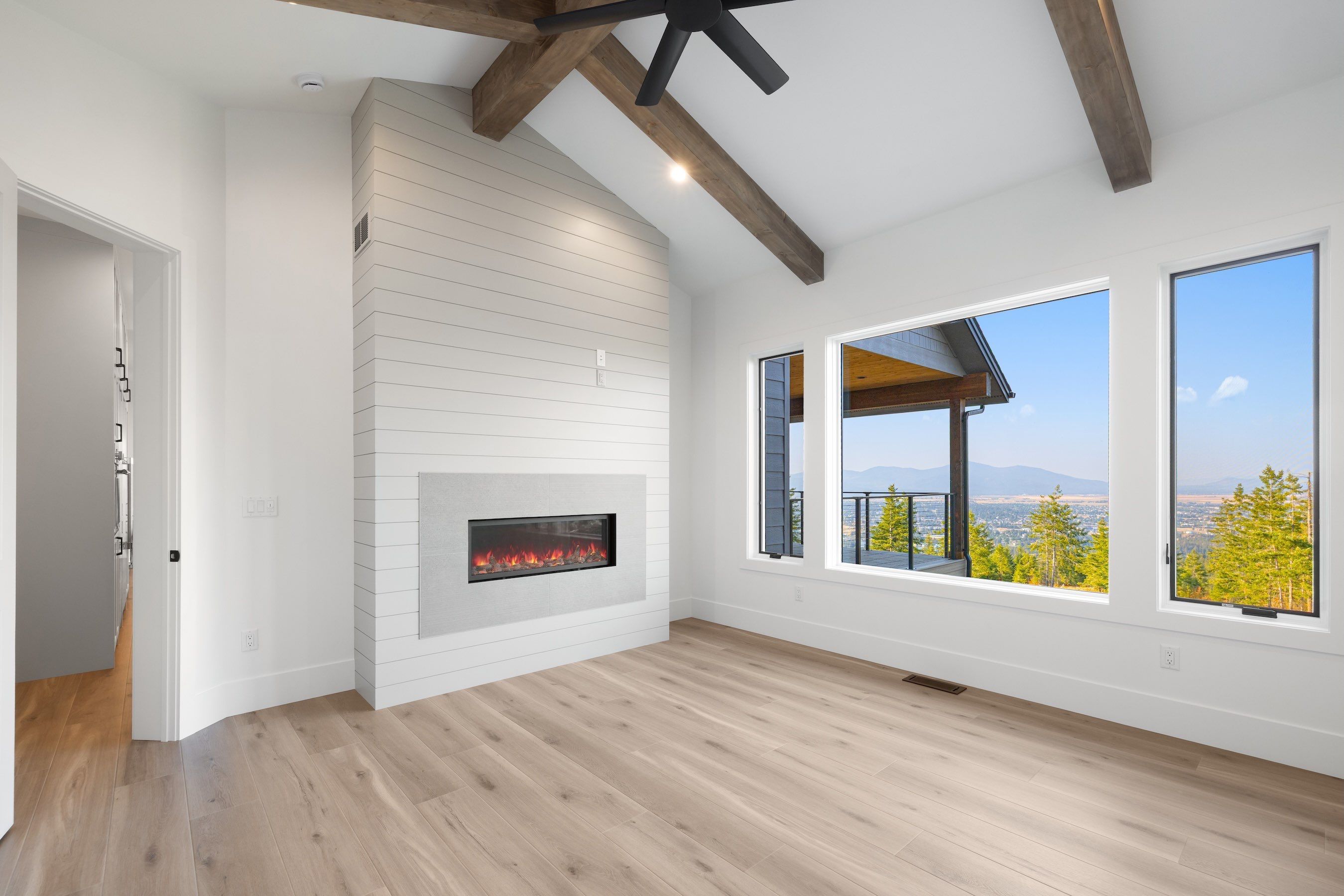 The Mountainside Retreat: Primary suite